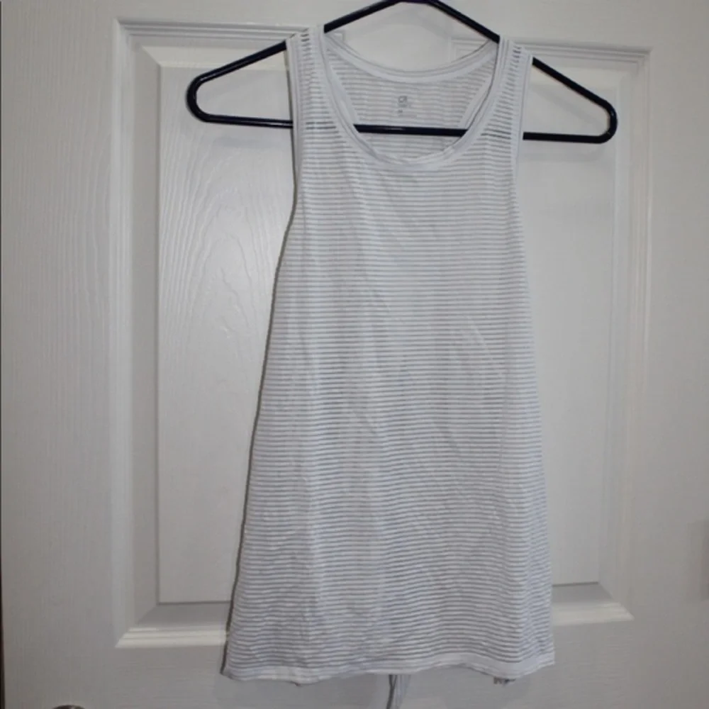 Gap fit white semi sheer‎ tank top with tied back - Picture 2 of 4